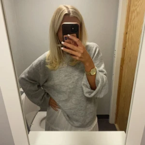 Grå stickad  - Grå fin stickad❤️