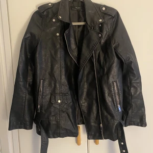 Oversized skinnjacka  - Oversized skinnjacka från zara