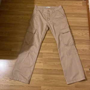 Cargo pants  - Använda några gånger men i bra skick. Använder inte och vilj sälja.