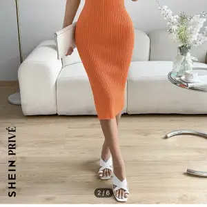 Säljer denna supersnygga klänning, aldrig använt. Säljer då jag råkat klicka hem 2 st. Storlek xs men väldigt stretchig.