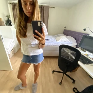 Jeanskjol - Snygg jeanskjol som nästan aldrig använts ❤️