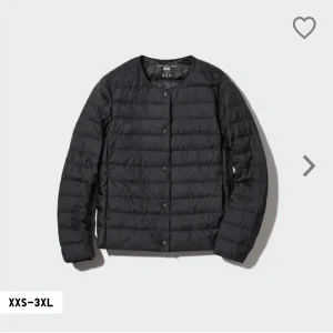 Uniqlo jacka - Jag skulle vilja byta ut min uniqlo jacka med någon i en annan färg 🙌🏼 den är som ny, inga synliga defekter! Skulle också kunna tänka mig sälja den!