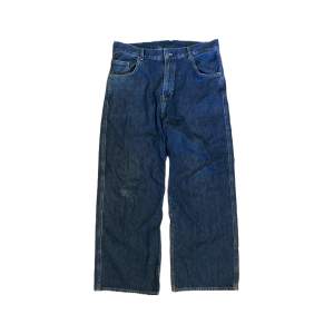 Tunga jeans från District Fortysix med baggy passform.   Dm’a oss vid evetuella frågor 🔱