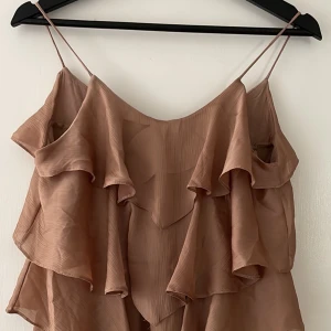 Topp/ blus - Jättefin topp/blus som passar till många olika tillfällen 