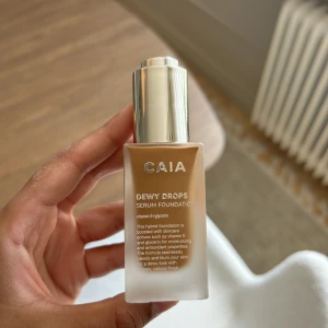Caia dewy drops  - Endast använd två gånger, fel nyans för mig. 95% kvar 