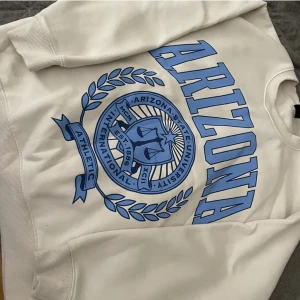 Sweatshirt  - 🛑LÄS MIN BIO FÖRST 🛑 Säljer denna sweatshirt. Aldrig använd så i nyskick. Kom privat för ev frågor☺️ 