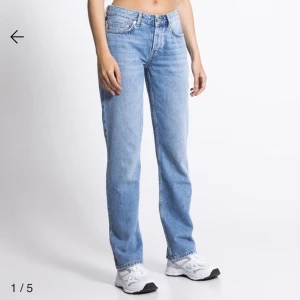 Jeans  - Säljer dessa mid waist jeans från lager 157 då de inte kommer till användning längre. Modellen på jeansen heter icon. Köpta för 400kr. 