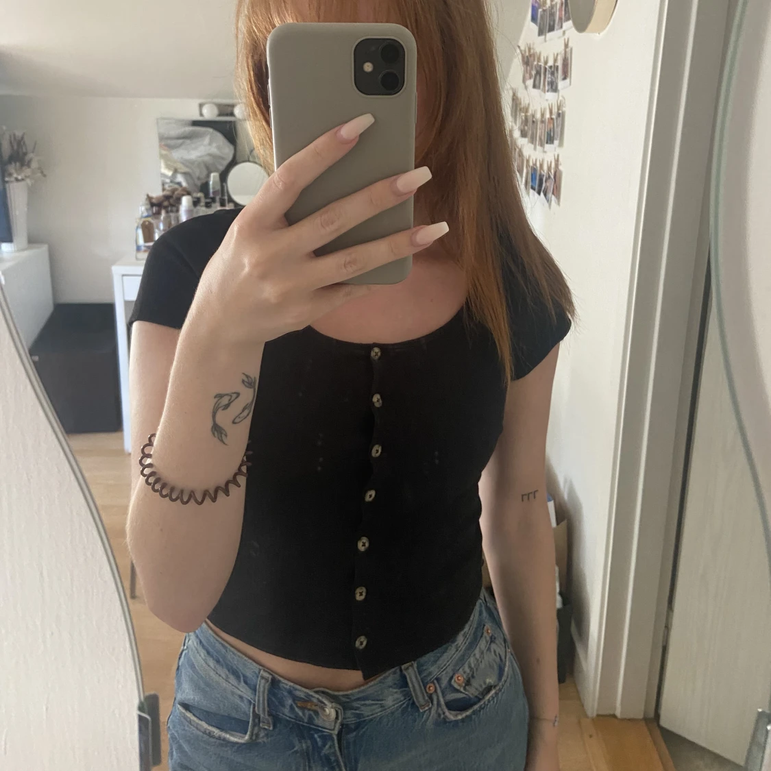 Ribbad topp med knappar 