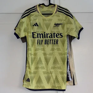 Arsenal t shirt - Adidas arsenal nyaste 2024 modellerna