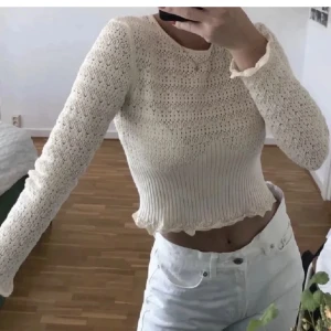 Zara tröja  - Säljer nu min fina zara tröja köpte här på plick men har så många likadana så väljer att sälja vidare denna. 