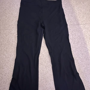 Flare  bomulls byxor  - Flare tajta bommuls byxor 