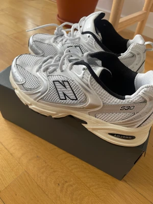New Balance 530 - Strl. 40.5  Nypris 1400 Säljes för 800  Köparen står för frakt   Aldrig använda sneakers