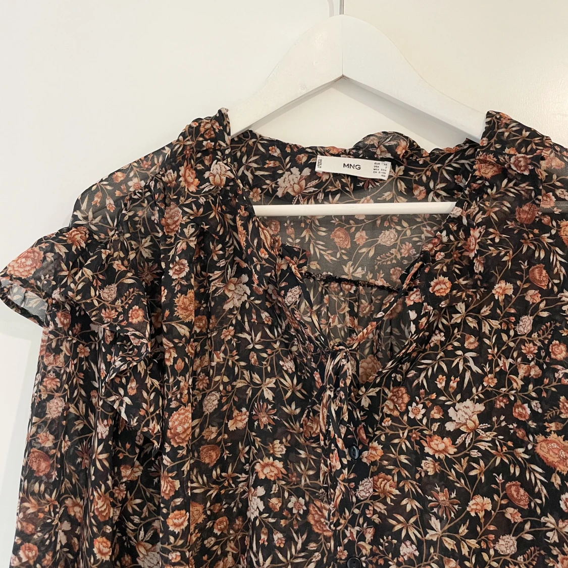 Blommig blus, Mango (Strl. XS)