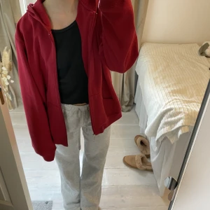 Röd kofta - Köpt secondhand 🫶passar typ xs-m