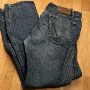 Vintage jeans - Ett par gamla jeans i väldigt bra skick, riktigt fina!! Säljs eftersom de inte passar mig 💞 Köpare står för frakt 🫶🏻
