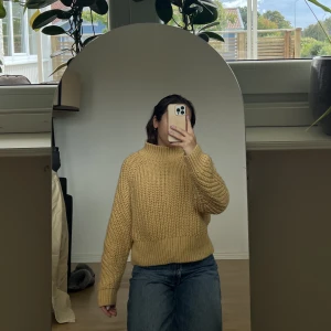 Stickad tröja - Stickad tröja från H&M, knappt använd! Fint skick. 