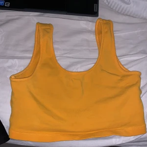 Orange topp - En orange topp ifrån gina tricot🧡🧡🧡