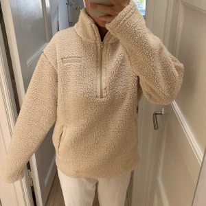 Fluffig jacka - Från NORRSKEN storlek S. Lite nopprig inne men inget som syns på utsidan