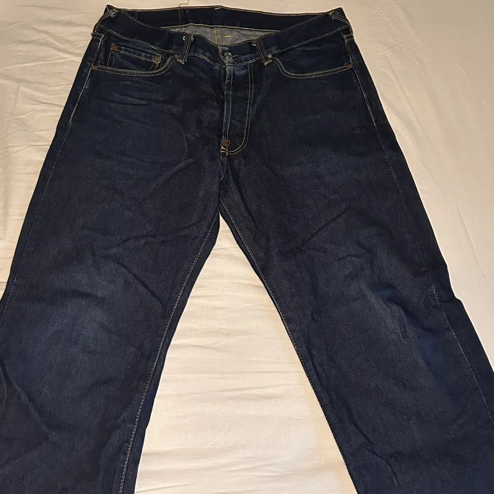 Evisu jeans väldigt andvända därför säljer jag dom billigt . Jeans & Byxor.