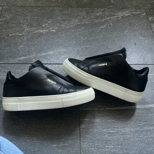 Arigato skor - Super fina arigato skor i storlek 36 ny pris 2550kr. Dom är näst intill nya💗