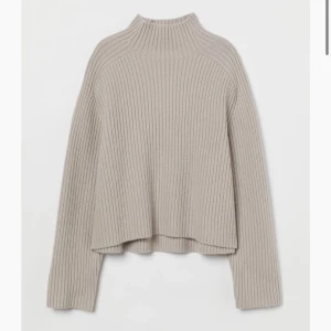 Söker denna hm tröja - Söker denhär tröjan från hm. Pris kan diskuteras 🥳 kan tänka mig att köpa den i m, s kaanske xs