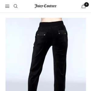 Juicy couture - Säljer mina svarta juicy couture i storlek xs då dom inte kommer till använding längre❤️❤️ Super bra skick! Skriv för egna bilder! 