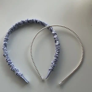 Diadem - Säljer båda diademen, det blå är aldrig använd. Köp båda för 55 och bara en för 35