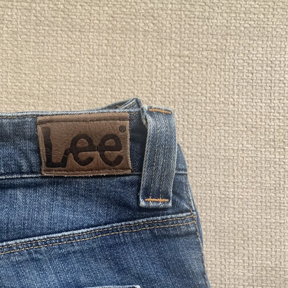 Jätte fina byxor från märket Lee💕 köpta för 999kr Frakt tillkommer. Jeans & Byxor.