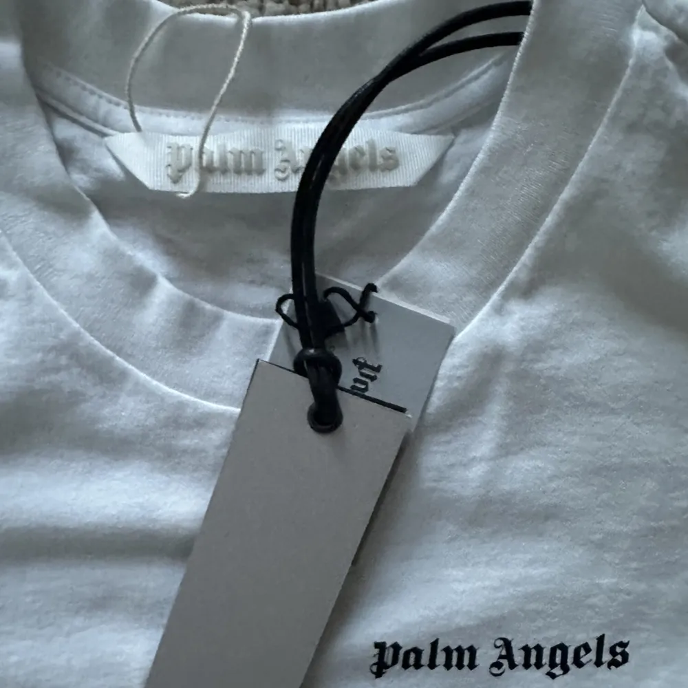 Palm angels tisha  Helt ny med tags pris 1199 storlek M . T-shirts.