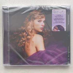 Säljer denna CDn av Taylor Swifts, Speak Now (Taylor’s Version). Har aldrig använts, plasten är fortfarande kvar. 💕