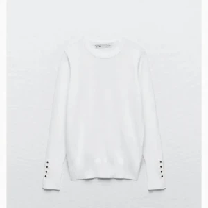 Tröja  - As gullig tröja med snygga knappar på ärmarna 