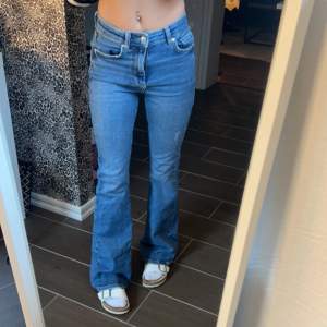 Midrise bootcut jeans ifrån gina, storlek 34🩷 Använda fåtal gånger🩷