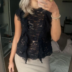 Spets blus  - En fin blus från zara som jag aldrig har fått användning av❤️