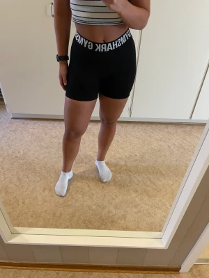 Gymshark shorts  - inte använda mycket alls