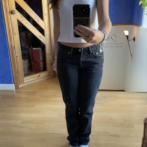 Mid waist jeans - Kommer inte till användning längre! Inga slitningar 🥰