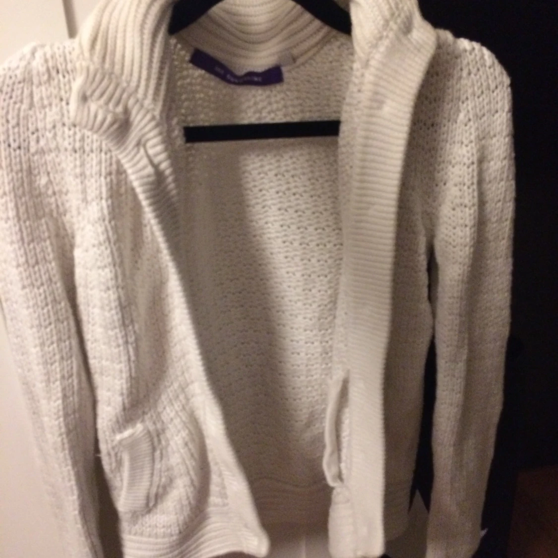 Vit stickad kofta