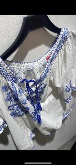 Blus  - Superfin blus ifrån indiska med blått mönster! Använd en gång 