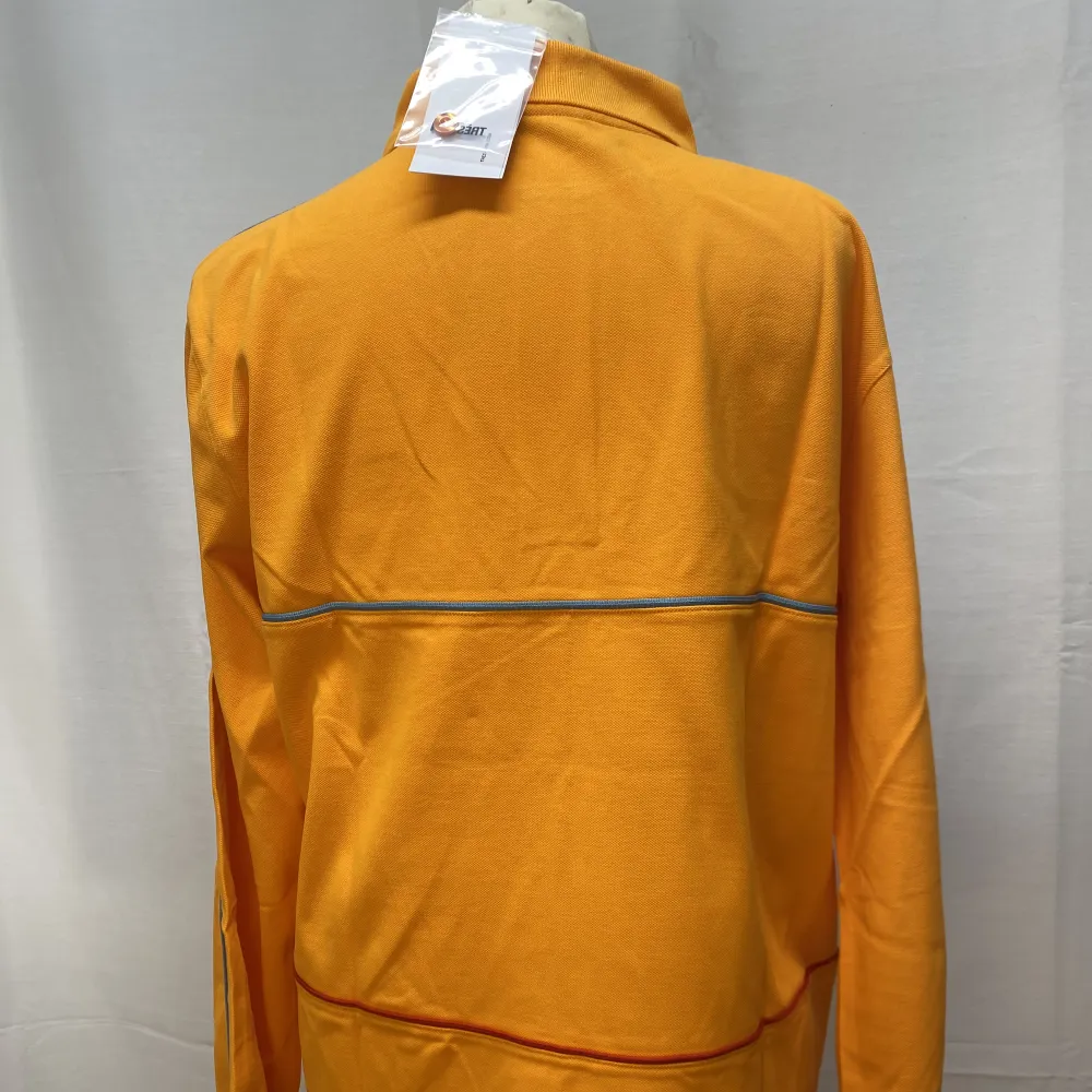 Långärmad tröja från Tres Bien. Nypris är ungefär 2000kr. Väldigt bra material. Vi har från storlek S-XL. . Tröjor & Koftor.
