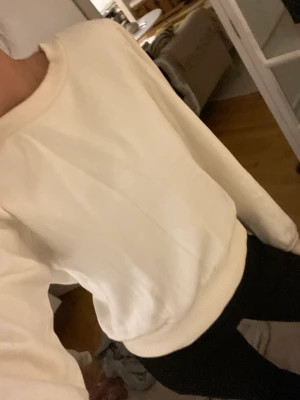 Tjocktröja  - Superfin Tjocktröja från second female💗 bara använd några få gånger så i fin skick 🥰