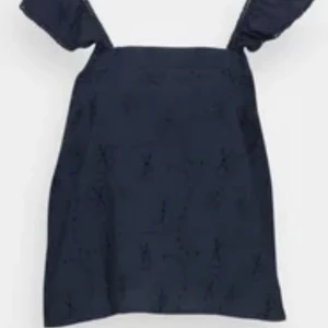 Marinblått linne - Super sött linne från pieces. Aldrig använt det!💕 skriv om du önskar fler bilder