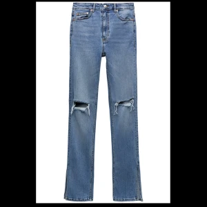 Jeans - Säljer ett par jeans från Zara. Säljer då jag inte för någon användning av de. Är i bra skick.
