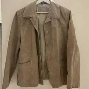 Jacka Mocha - biege mochajacka - vintage. sjukt fin, det är min flickväns så size medium womens