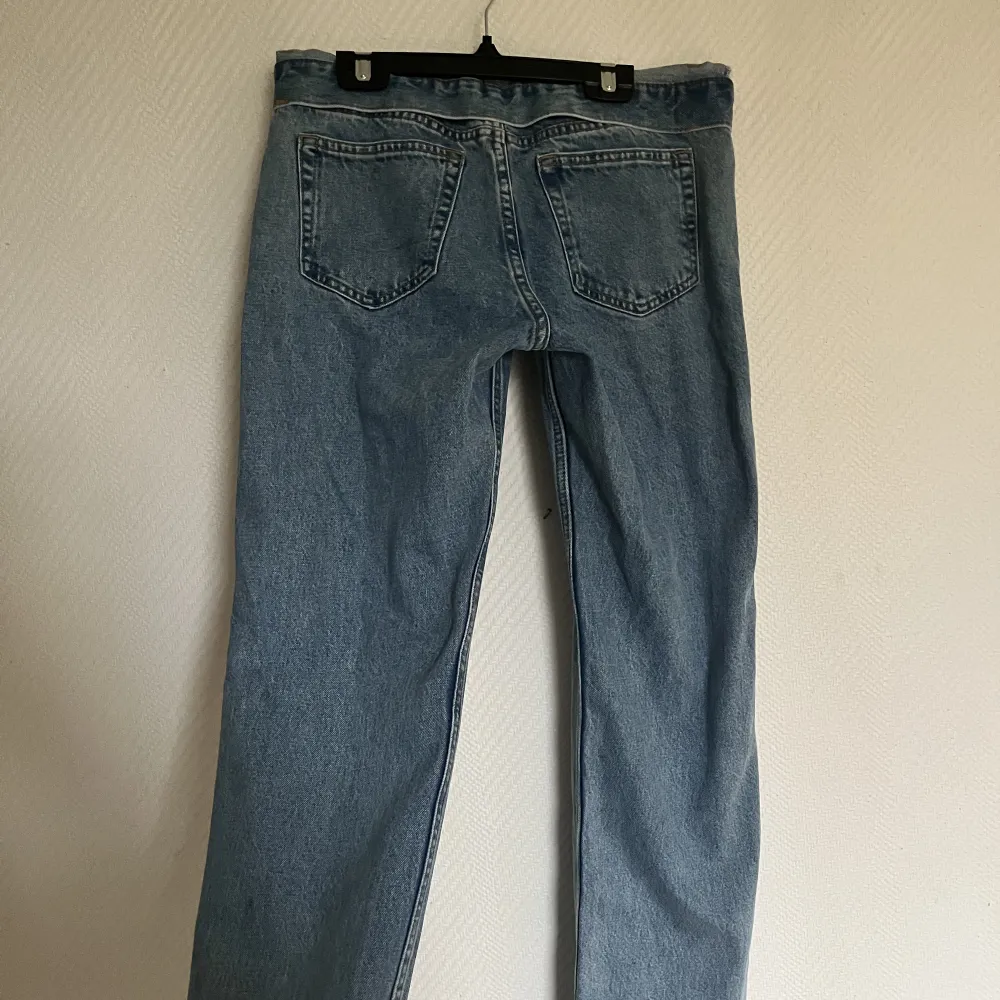Jeans från weekday, helt nya så bra skick, nervikt kant vid byxkanten, nypris 600. Jeans & Byxor.