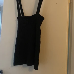 Linne - Linne med lite längre band ifrån ginatricot i strl s, knappt använd så bra skick