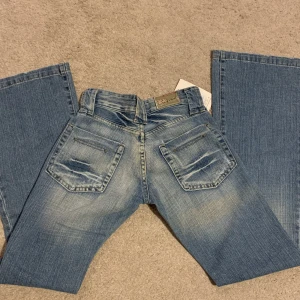 Jeans - Köpta utomlands💞Helt oanvända och prislappen är kvar. Pris kan diskuteras. Köp direkt för 200kr