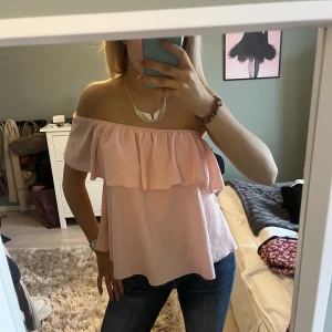 Volang topp - Jätte snygg volang topp! Jätte bra skick!💞