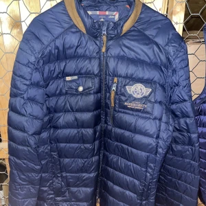 Morris jacka - Passar bra till någon som är 170-175cm lång.   Skick 6/10  Fler bilder kan ordnas vid PM  Kan fraktas om köparen betalar