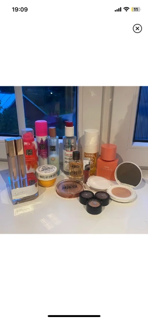 Smink och lite annat  - Säljer lite av de smink som inte kommer till användning just nu ❤️ Skriv till mig om frågor och pris 