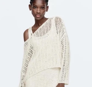 Zara tröja  - Säljer då den ej kommit till mycket användning 