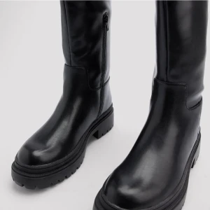 Svarta Boots - Använda 1 gång, strl 39. Ord pris 899.